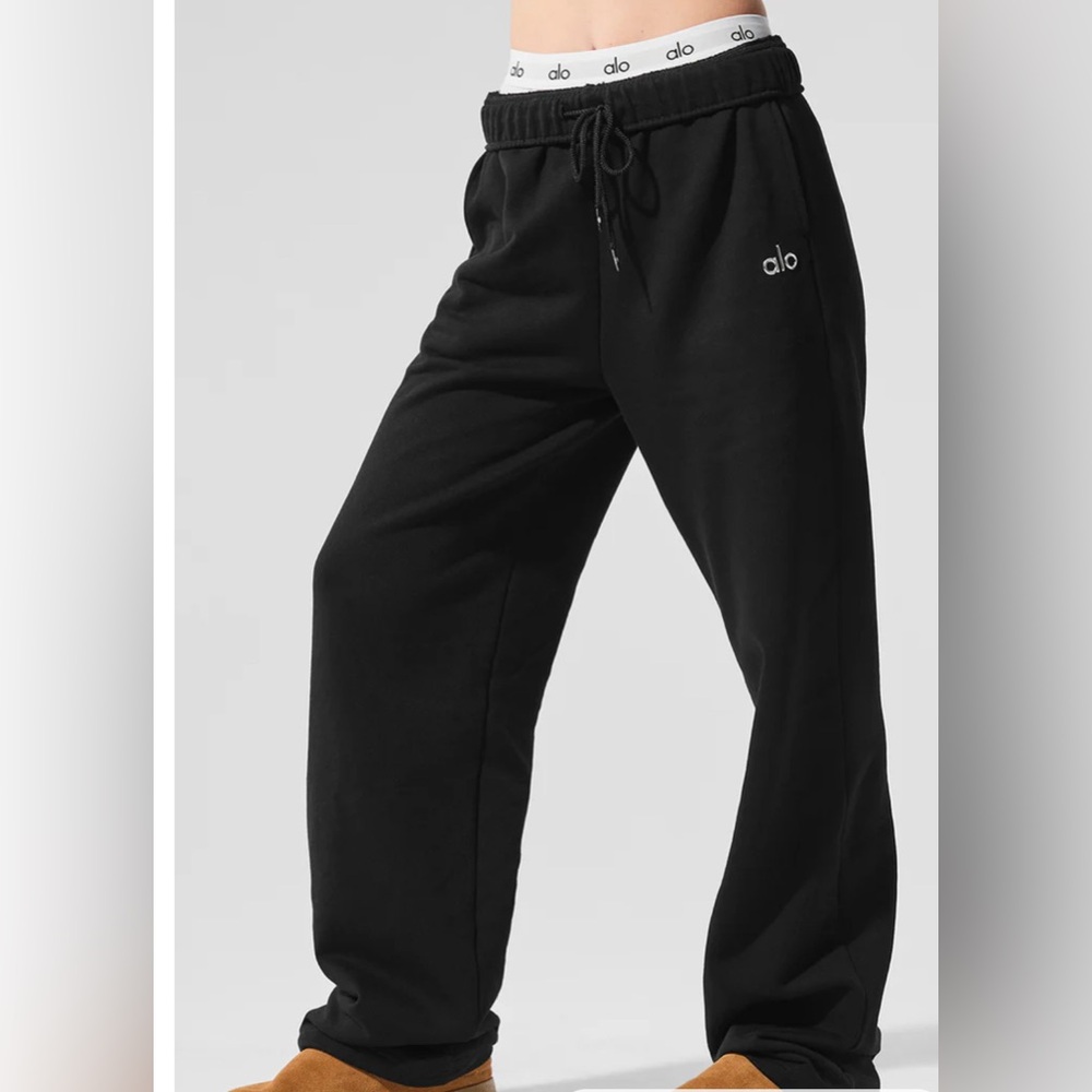 NWT ALO Yoga Accolade Straight Leg Sweatpant size Medium - Picture 2 of 7